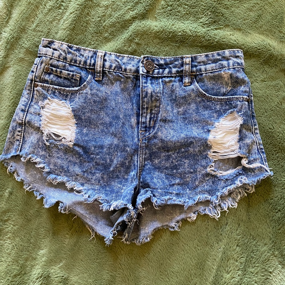 Womens size 8 distressed denim shorts